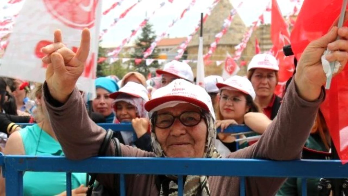 Saçaklar Sitesi ve Uzun Çarşı Sakinleri MHP\'yi Dinledi