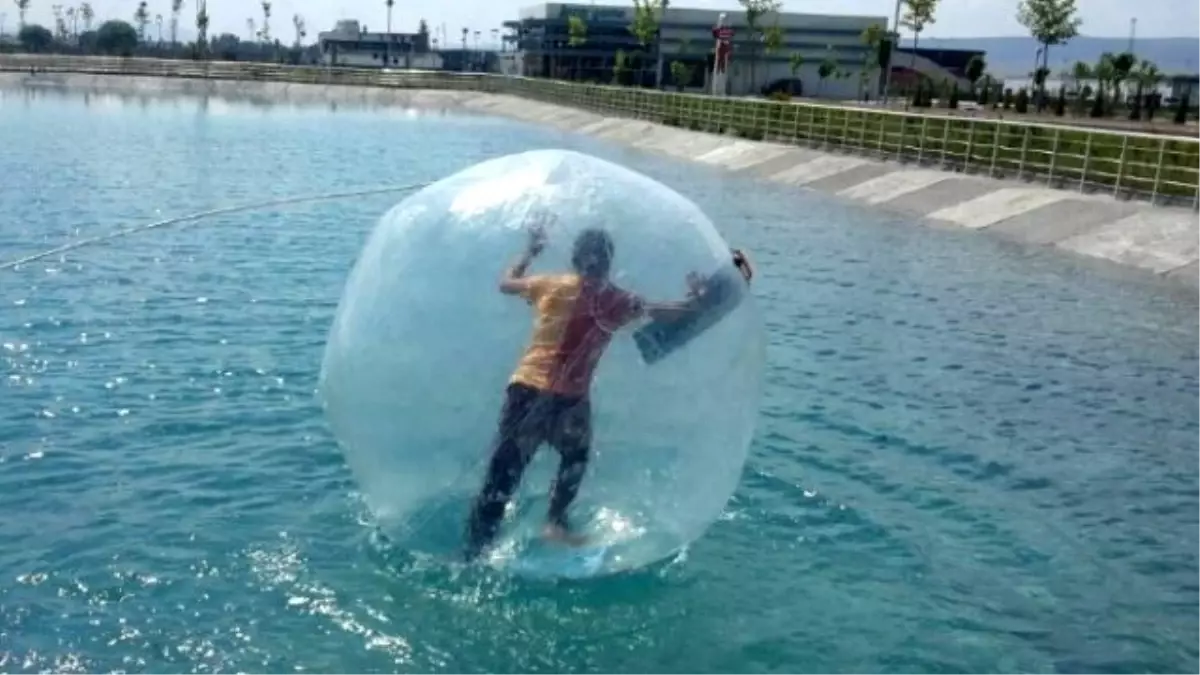 Su Kayağı Parkında Waterball ve Deniz Bisikleti Heyecanı