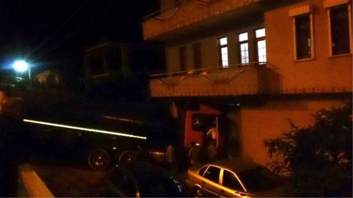 Trabzon\'da Trafik Kazası: 1 Ölü, 1 Yaralı
