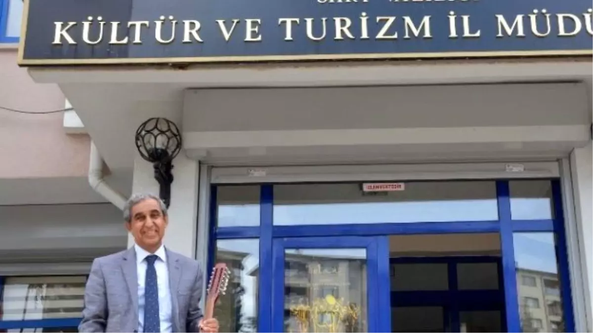 Yarım Asırlık Cümbüşü Kent Arşivine Hibe Etti