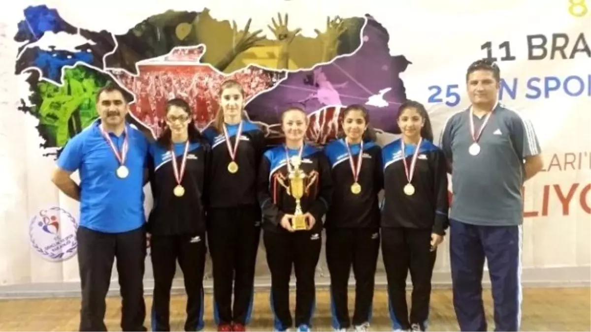 Anadolu Yıldızları Ligi Badminton Türkiye Şampiyonu Erzincan