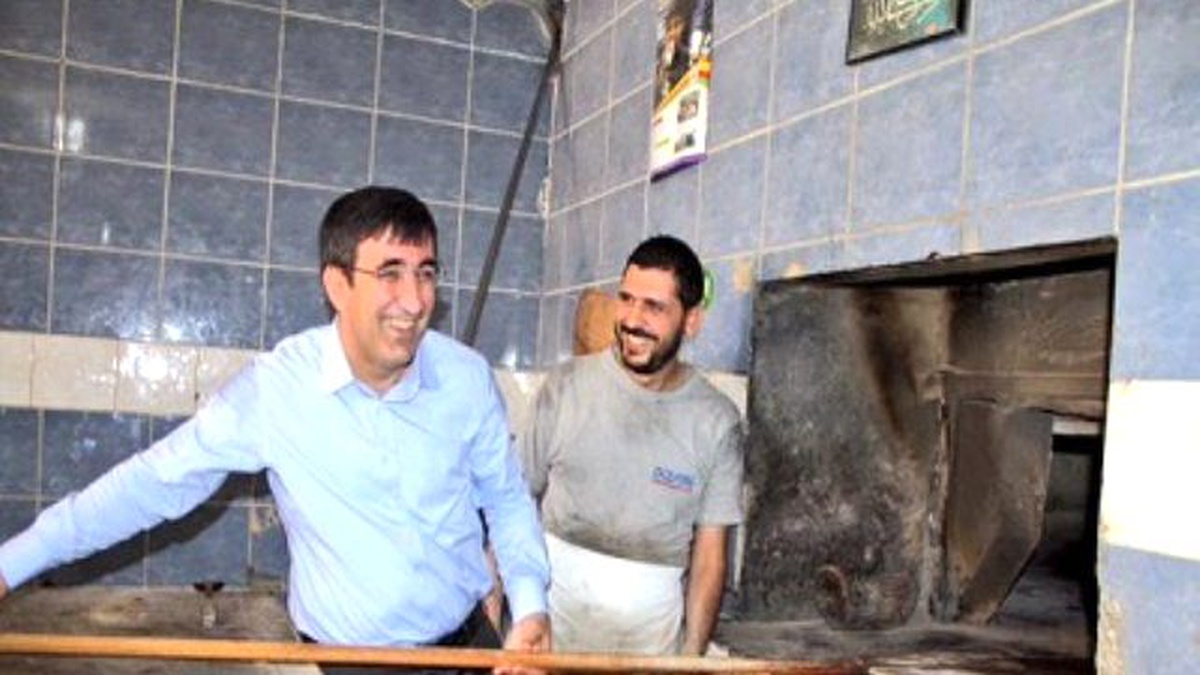 Bakan Yılmaz Ekmek Pişirdi