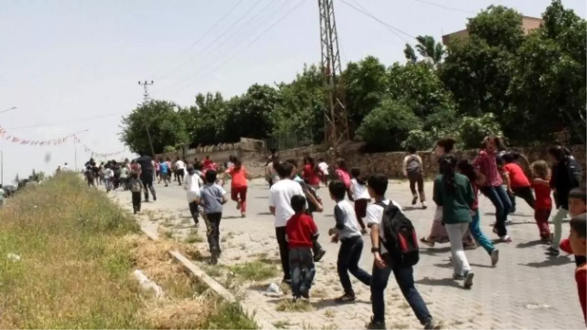 Başbakanın Aracına Yetişmek İçin Birbirleriyle Yarıştılar