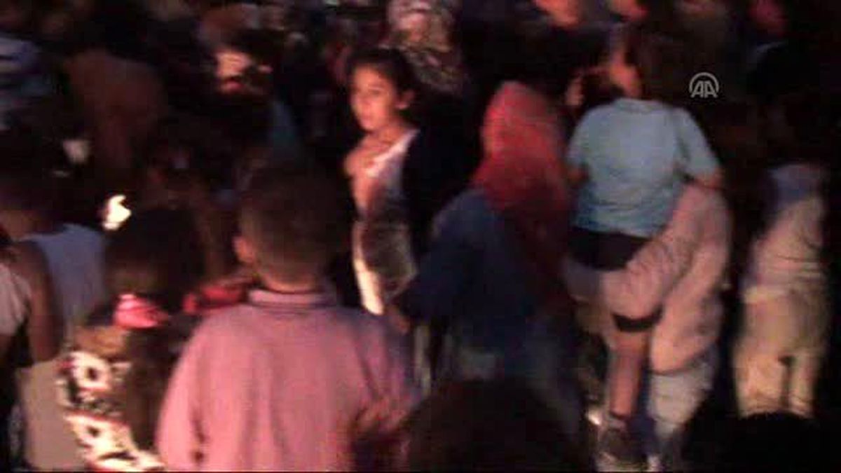 Erdoğan, Kendisine Ulaşmak İsterken Düşen Genç Kızı Teselli Etti