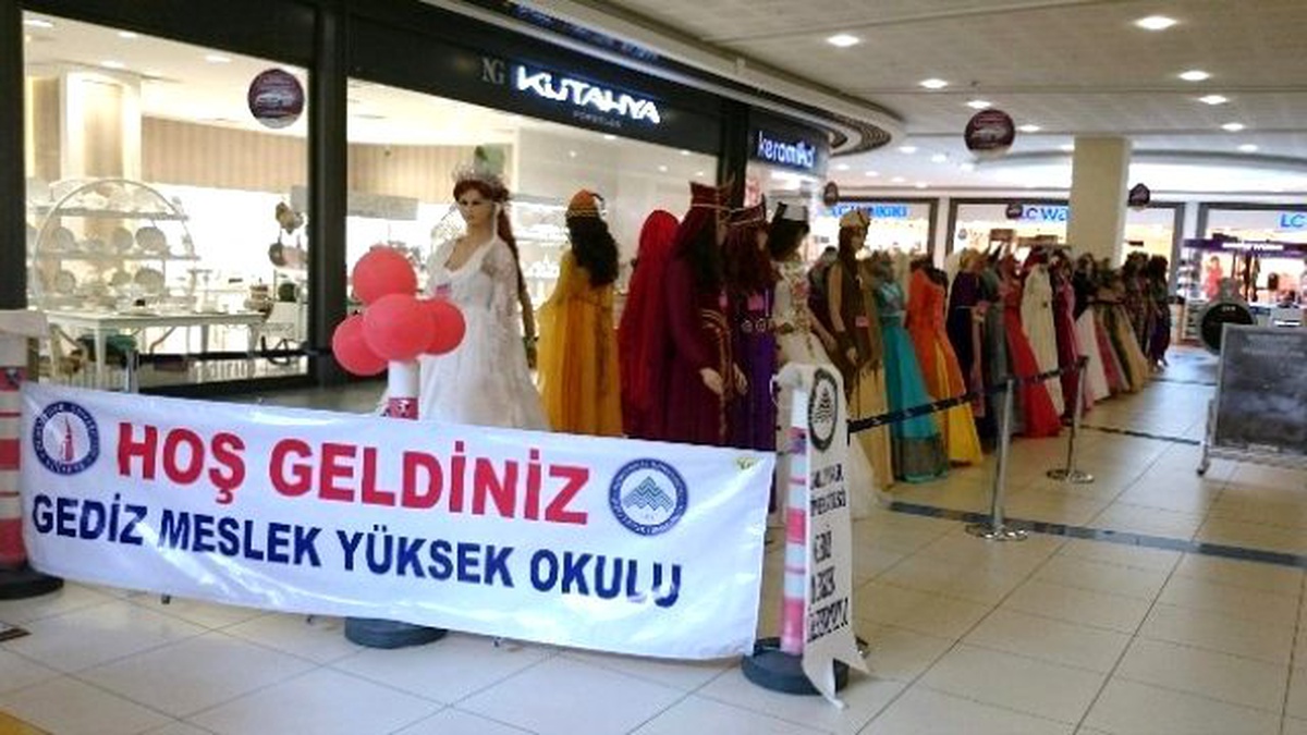 Gediz Myo\'dan Kütahya Sera Park Avm\'de Yöresel Kıyafet Sergisi