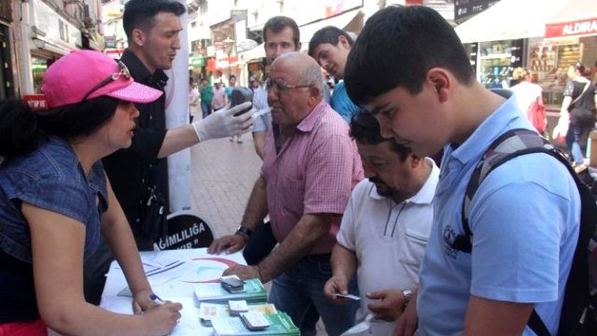 Halk Sağlığı\'ndan Sigarayla Mücadele Standı