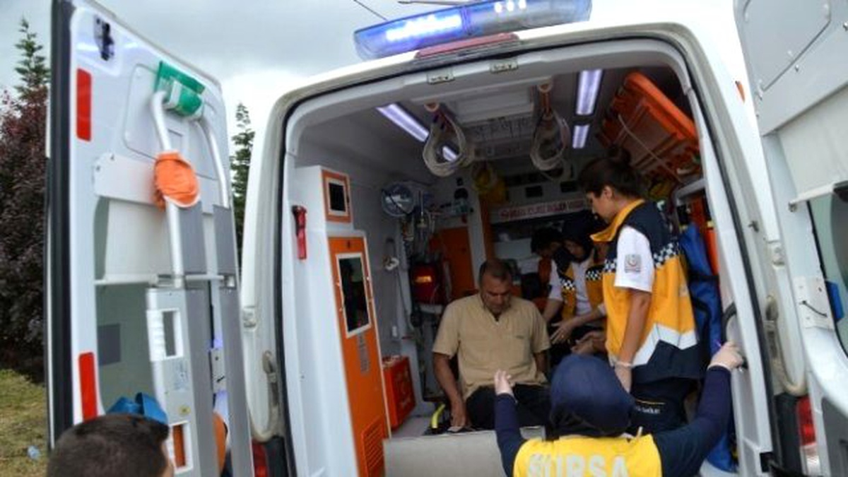 Havada İki Takla Atan Motosiklet Sürücüsünü Kask Kurtardı