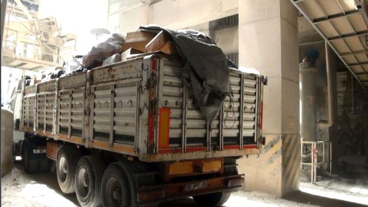 İzmir\'de 764 Bin Paket Kaçak Sigara İmha Edildi