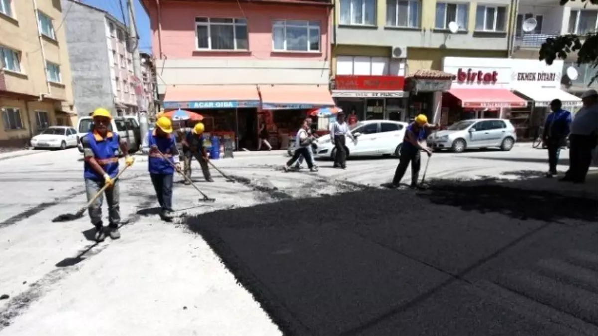 Kırmızıtoprak Mahallesinde 21 Sokak Asfaltlandı