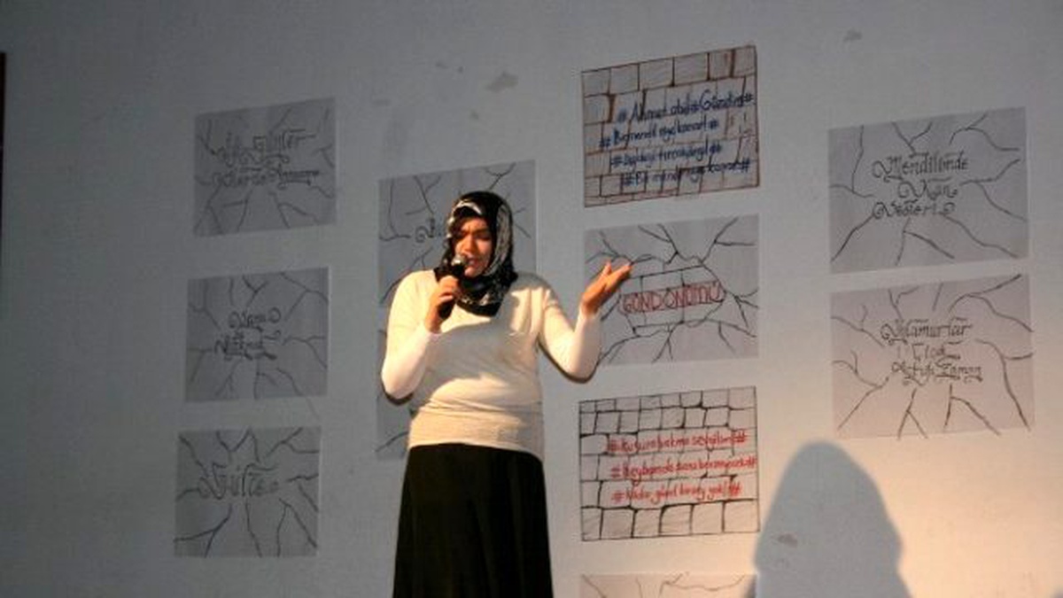 Pasinler Anadolu İmam Hatip Lisesi Şiir Dinletisi Düzenledi.