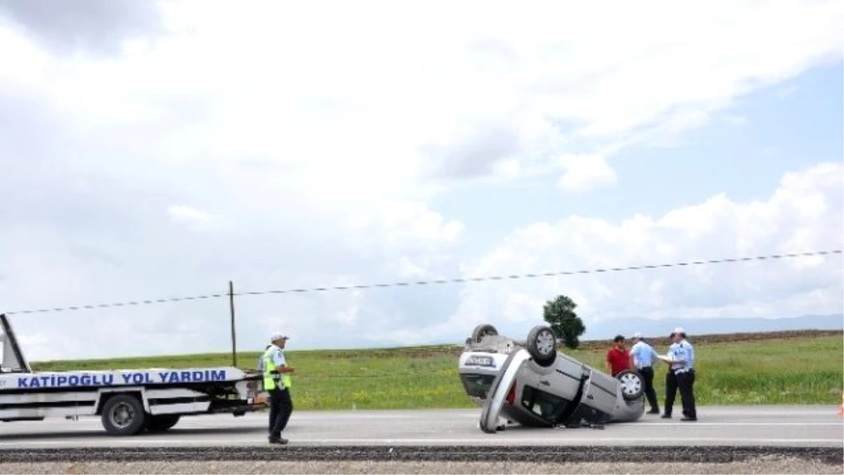 Sandıklı\'da Trafik Kazası: 3 Yaralı