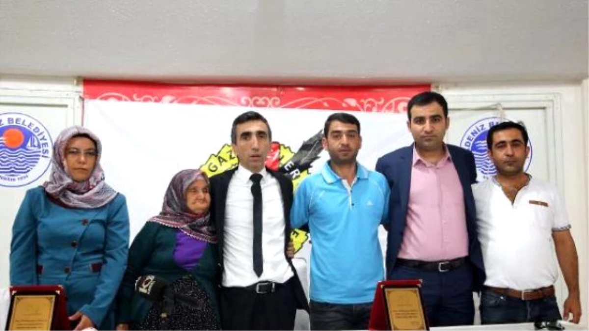 Şehit ve Kobani\'de Ölen Gençlerin Aileleri Barış İçin Buluştu
