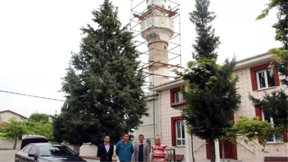 Tarihi Muratağa Camii\'nin Minaresi Onarılıyor