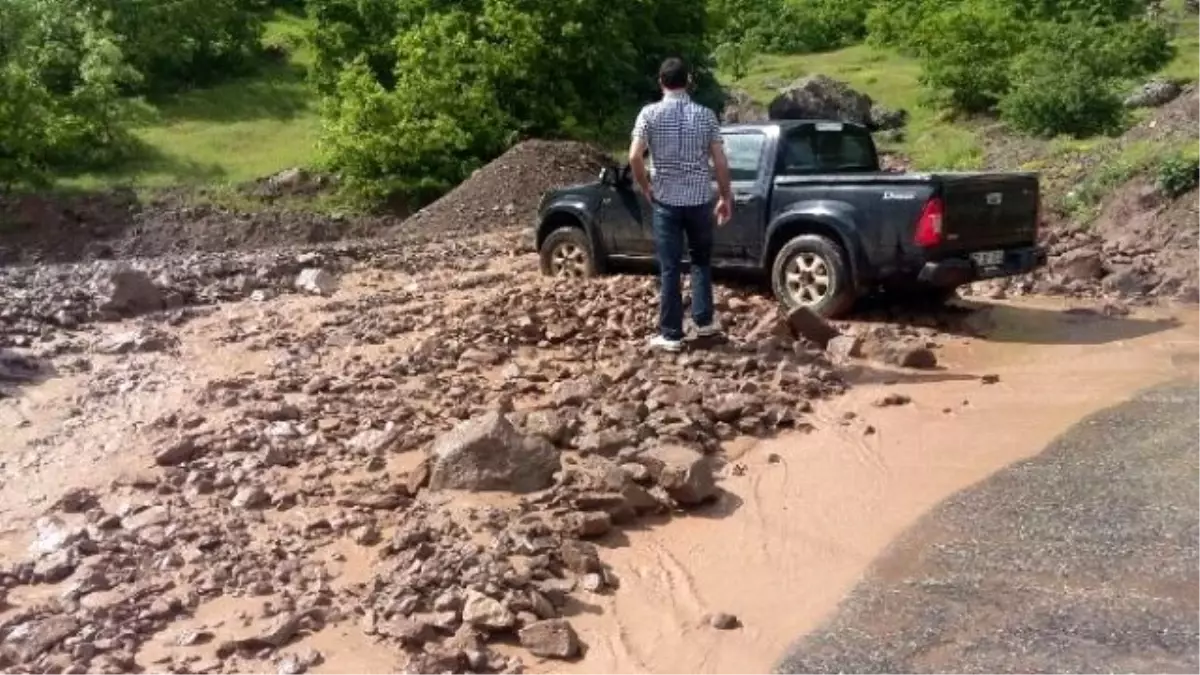 Tunceli Erzincan Karayolunda Heyelan