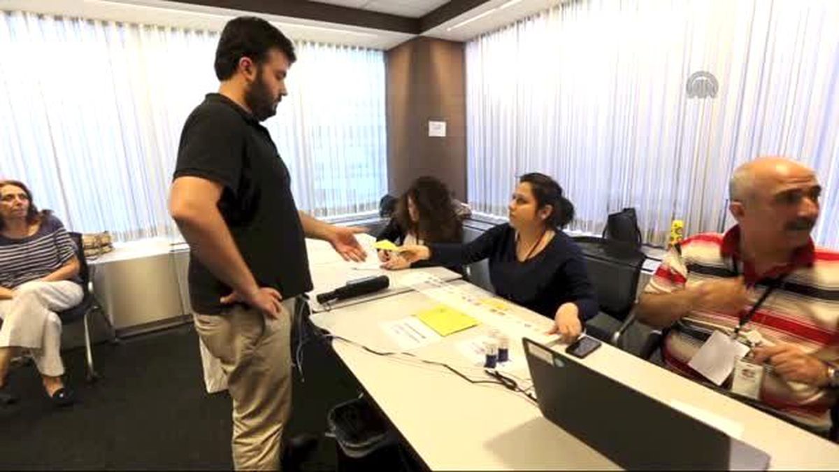 Türk Vatandaşlarının Oy Kullanma İşlemleri Devam Ediyor - New