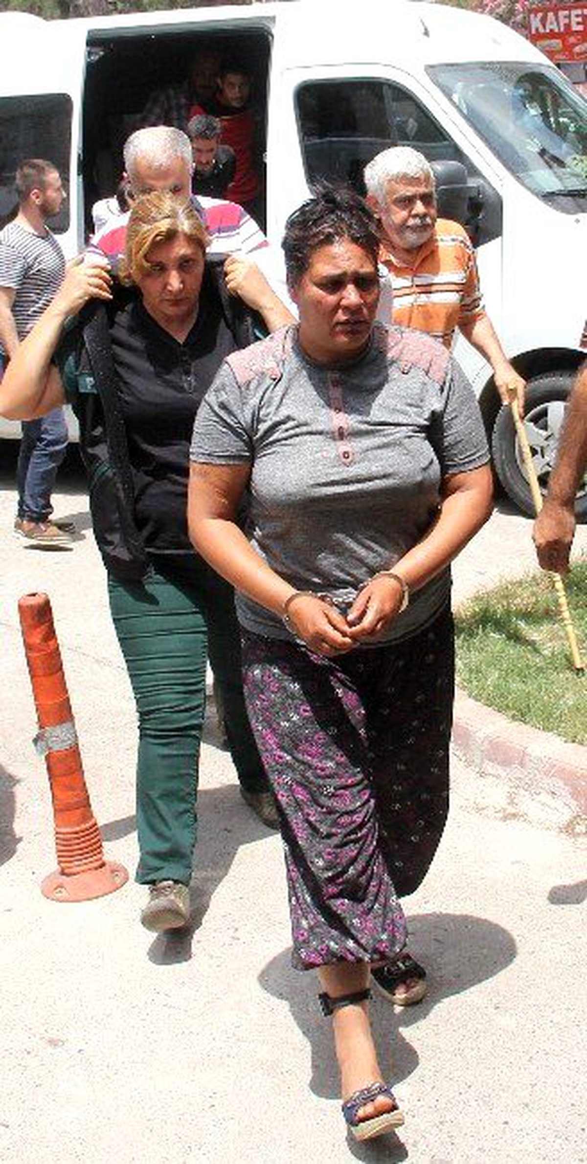 Adana\'da Uyuşturucu Taciri 6 Kişi Yakalandı