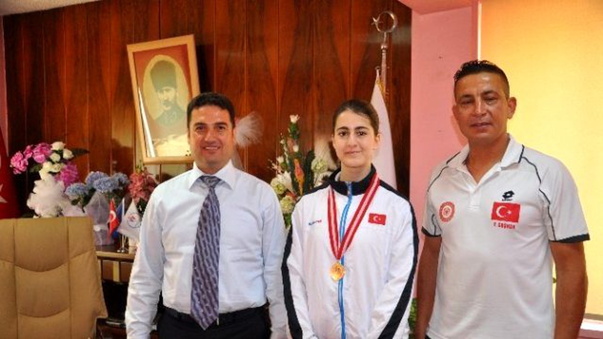 Ataşbak: "Başarılı Sporcuları Destekleyeceğiz"