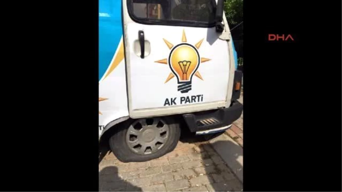 Aydın AK Parti Seçim Minibüslerinin Lastikleri Kesildi, Adayların Resimleri Yırtıldı