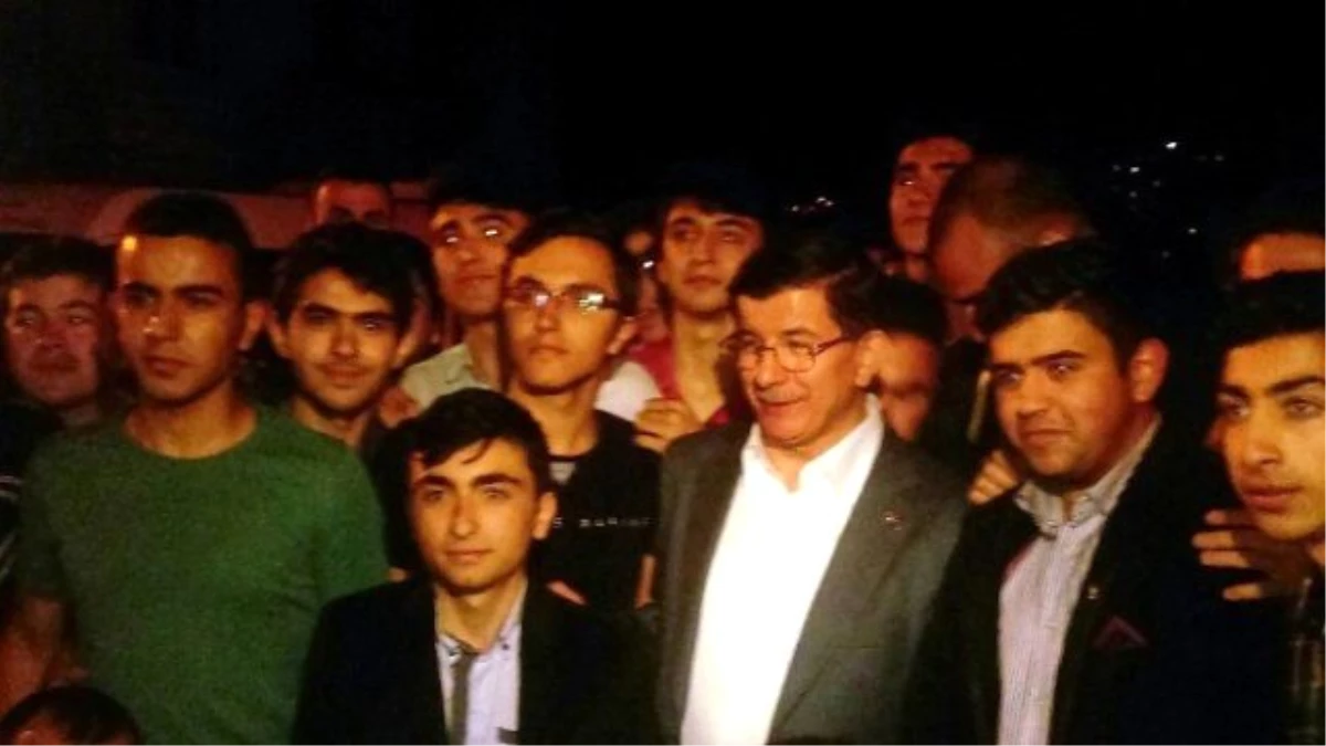 Başbakan Davutoğlu Kayseri Mahallesi\'ni Gezdi