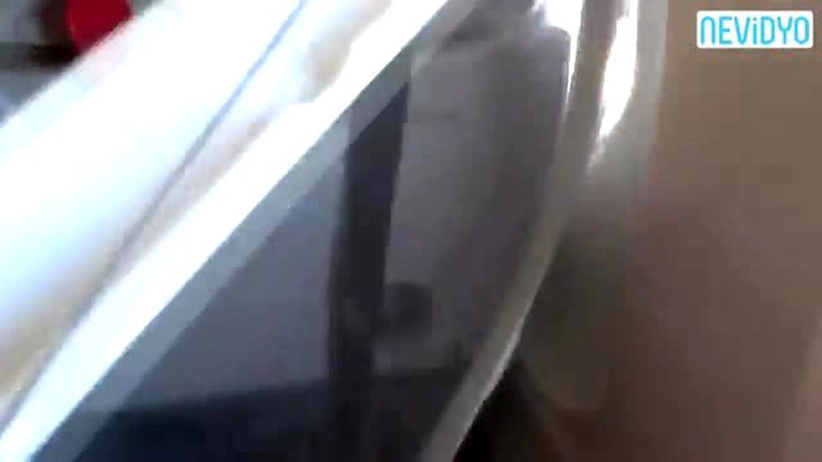 Bindiği Uçakta Cam Kucağına Düştü!