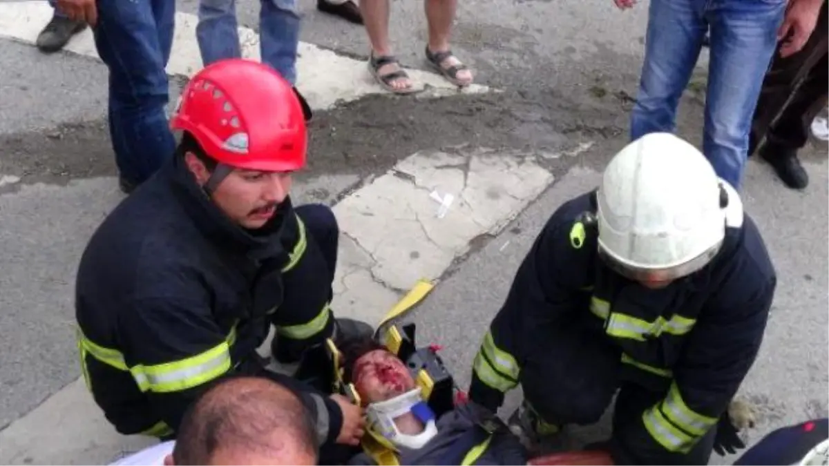 Cuma Namazında Dönen 6 Liseli Kazada Yaralandı