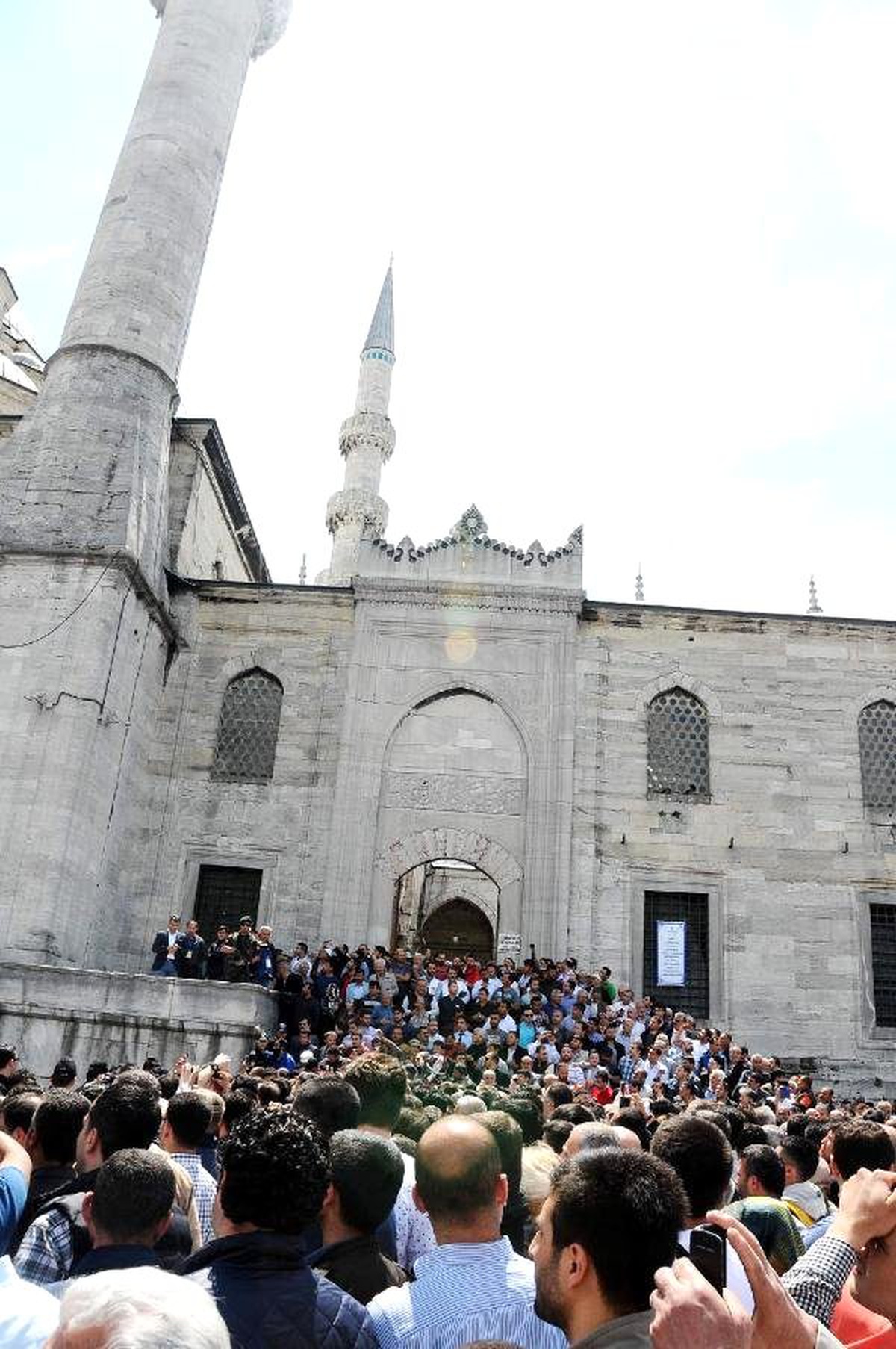Cumhurbaşkanı Erdoğan Cami Çıkışında Vatandaşlara Seslendi
