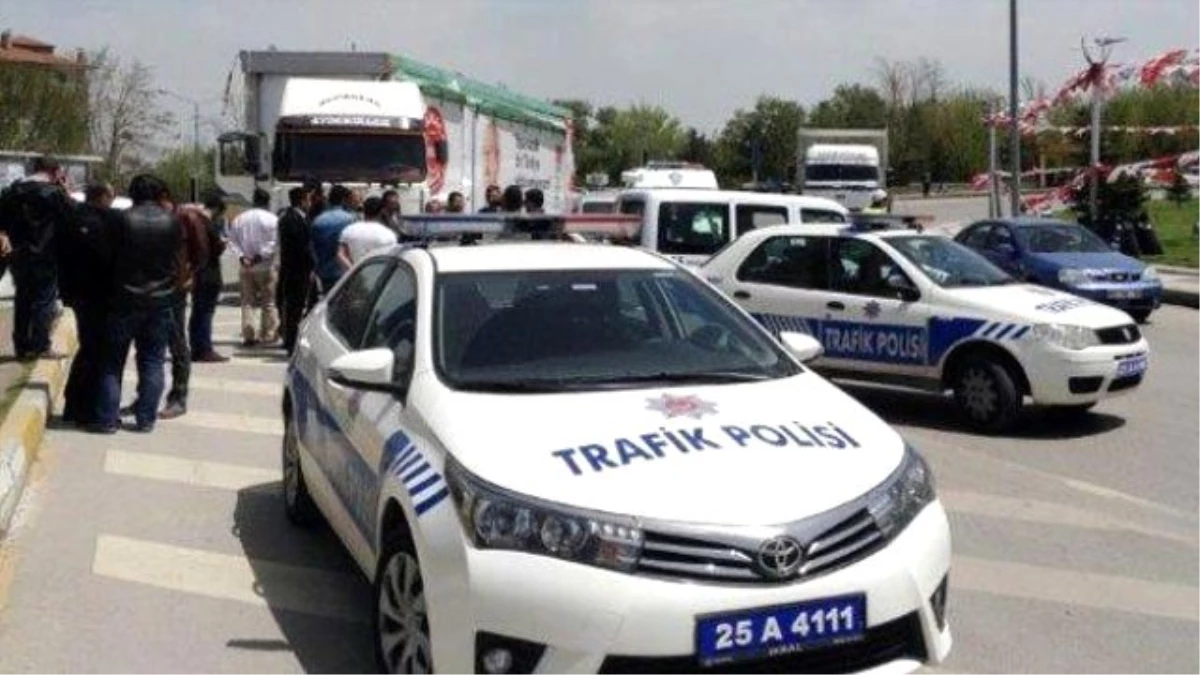 Erzurum\'da Polis CHP\'lilerin TIR\'ını Şehir Merkezine Sokmuyor