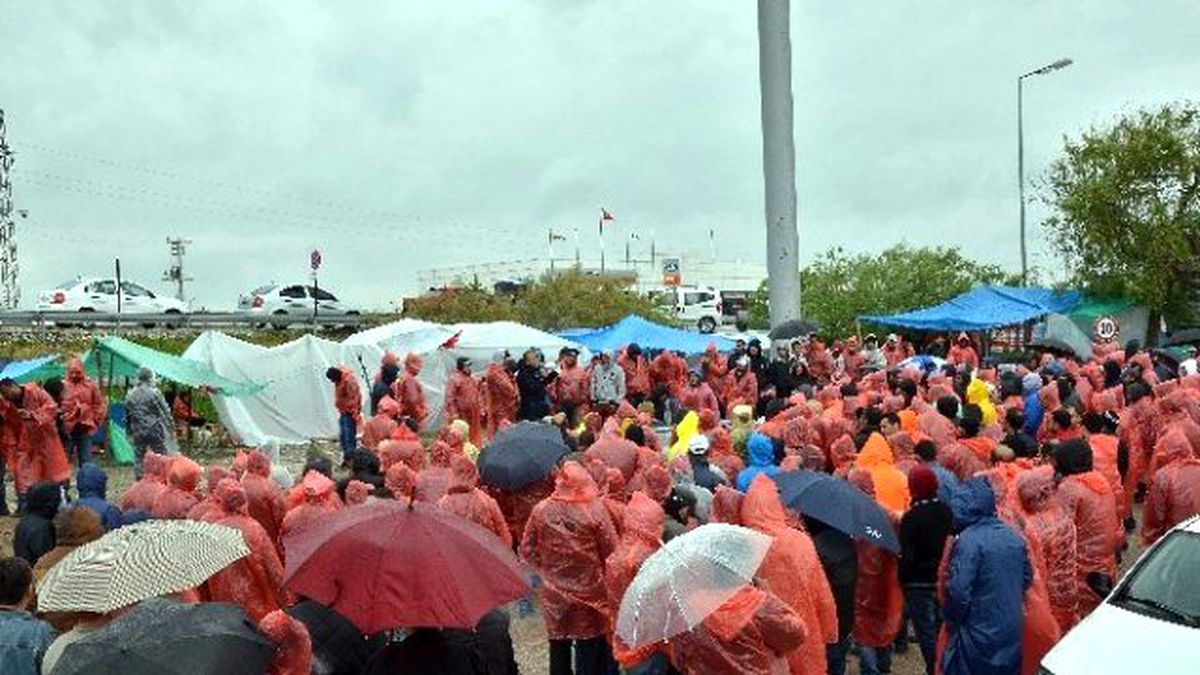 Eskişehir\'de Ford Otosan İşçileri Eylemin 5\'inci Gününde