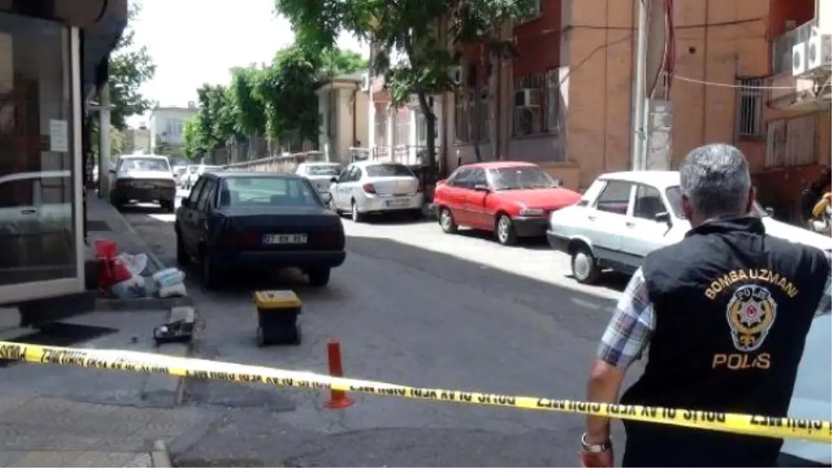 Kilisenin Bulunduğu Sokaktaki Bavul Bomba Paniği Yaşattı