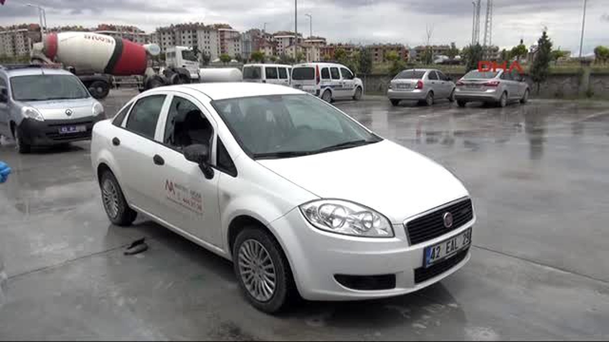 Konya Park Halindeki Otomobilin Camını Kırıp İçindeki 100 Bin Lirayı Çaldılar