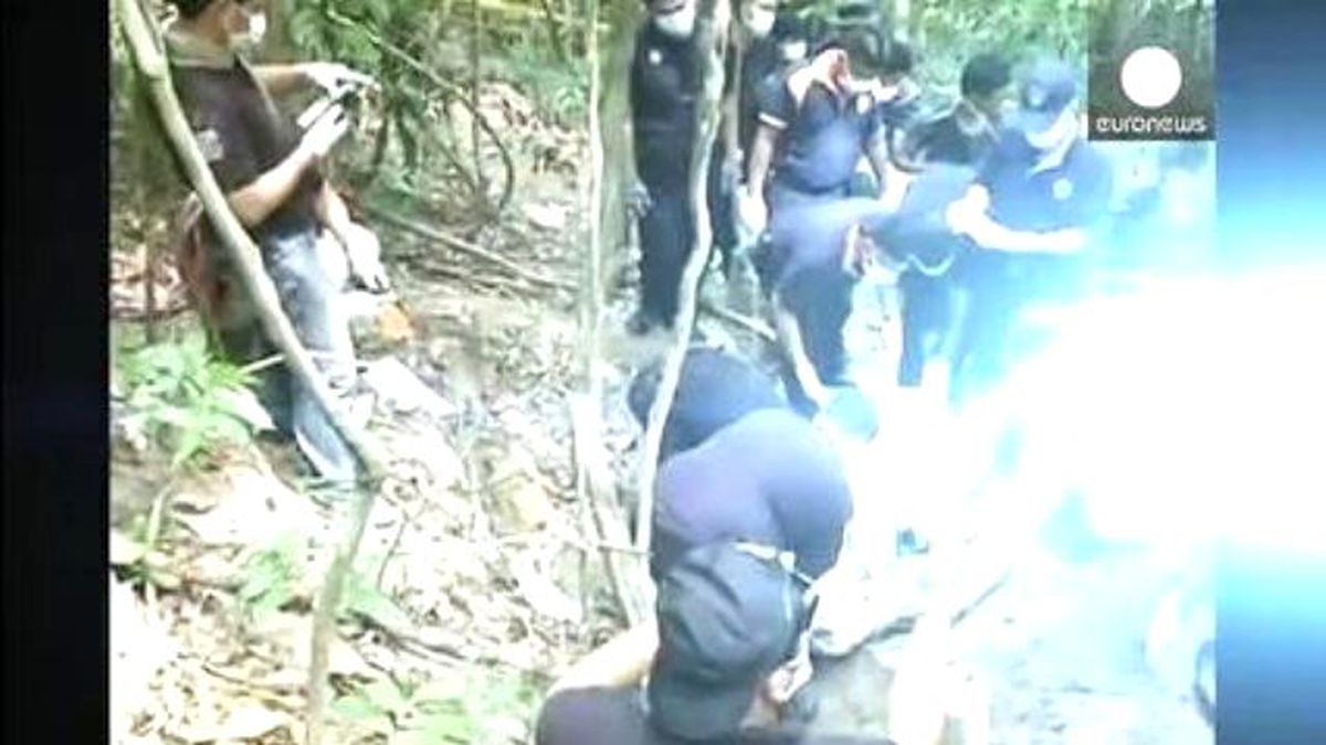 Malezya\'da \'Toplu Mezar\' Soruşturmasında 2 Polis Gözaltına Alındı