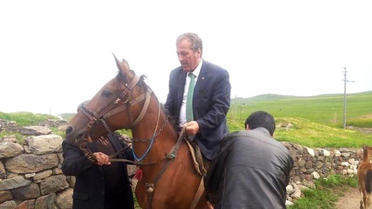 Mep\'li Hacı Mustafaoğlu Dağ Taş Dinlemiyor