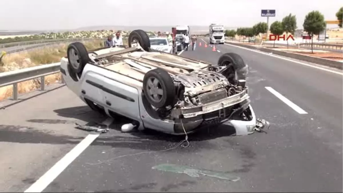 Şanlıurfa?da Otomobil Devrildi: 4 Yaralı