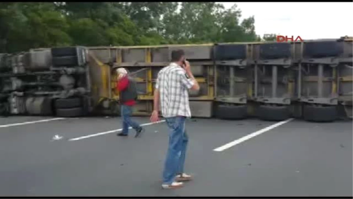 TEM Otoyolu Sapanca Geçişinde Kaza: Trafik Kilit