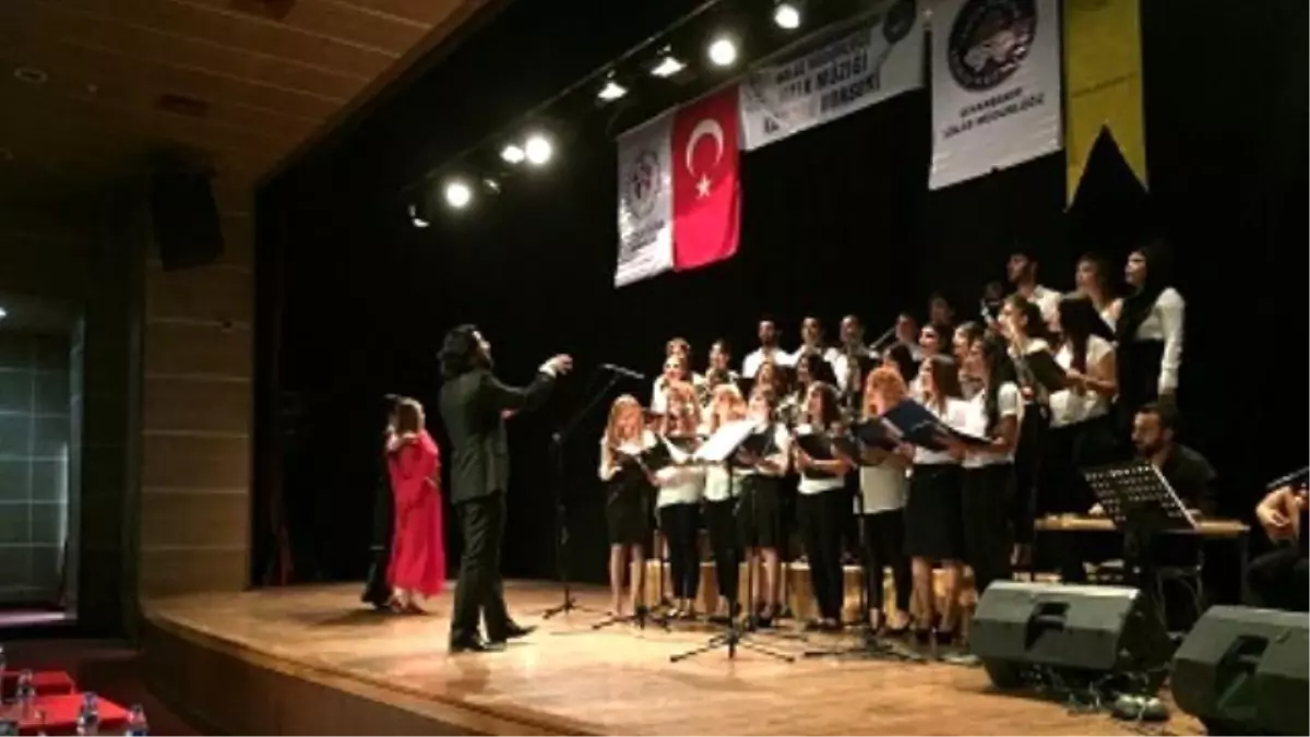 Üniversiteli Öğrencilerden Konser