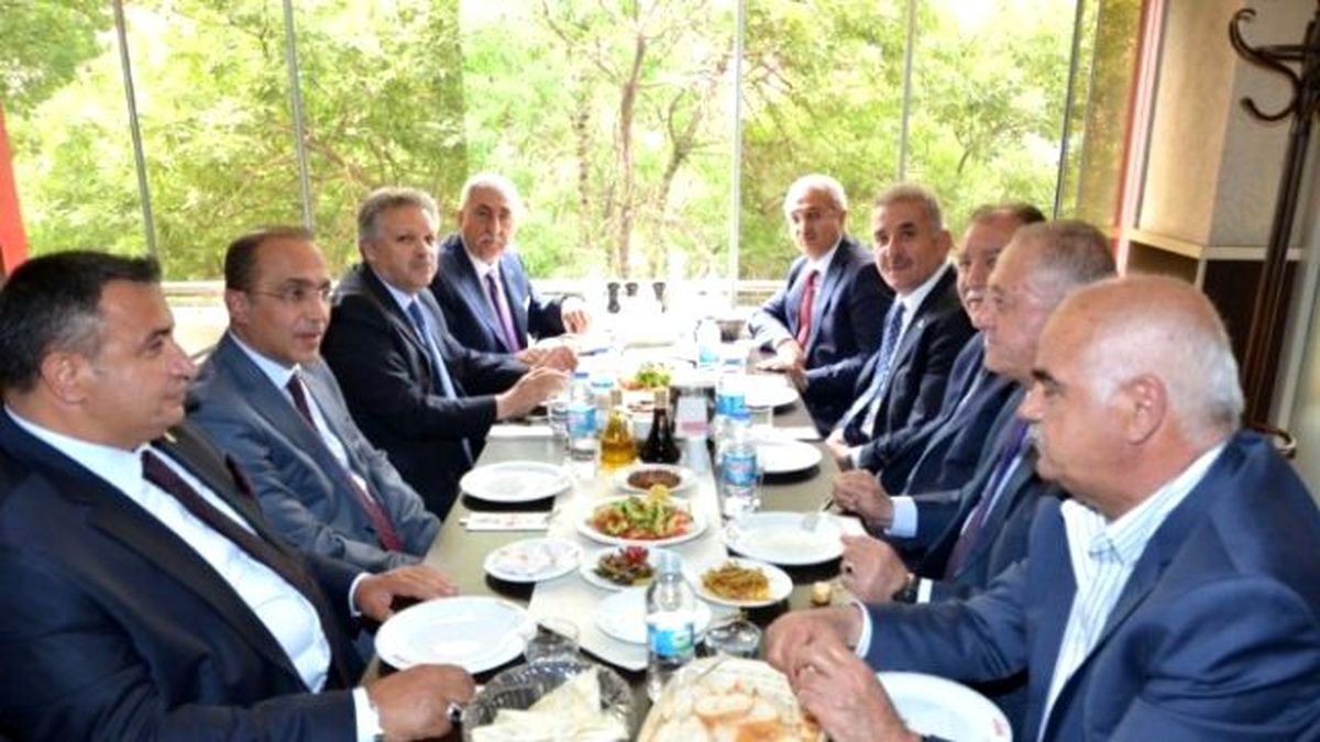 Vali Kahraman Esnaflarla Bir Araya Geldi