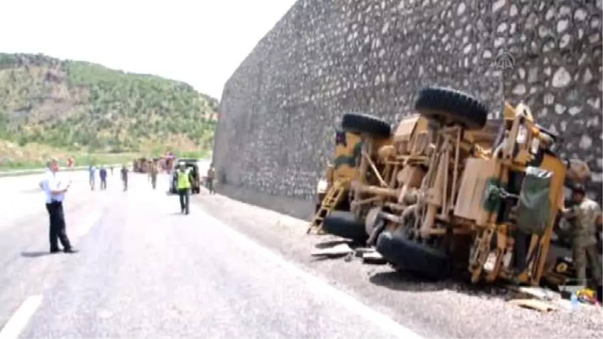 Adıyaman\'da 2 Askeri Araç Devrildi: 4 Yaralı