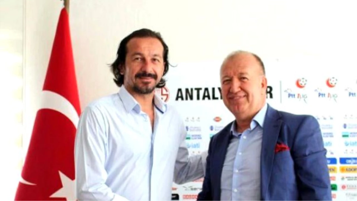 Antalyaspor\'dan Yusuf Şimşek\'le 3 Yıllık Sözleşme