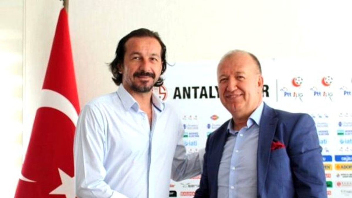 Antalyaspor, Yusuf Şimşek\'in Sözleşmesini 3 Yıl Uzattı