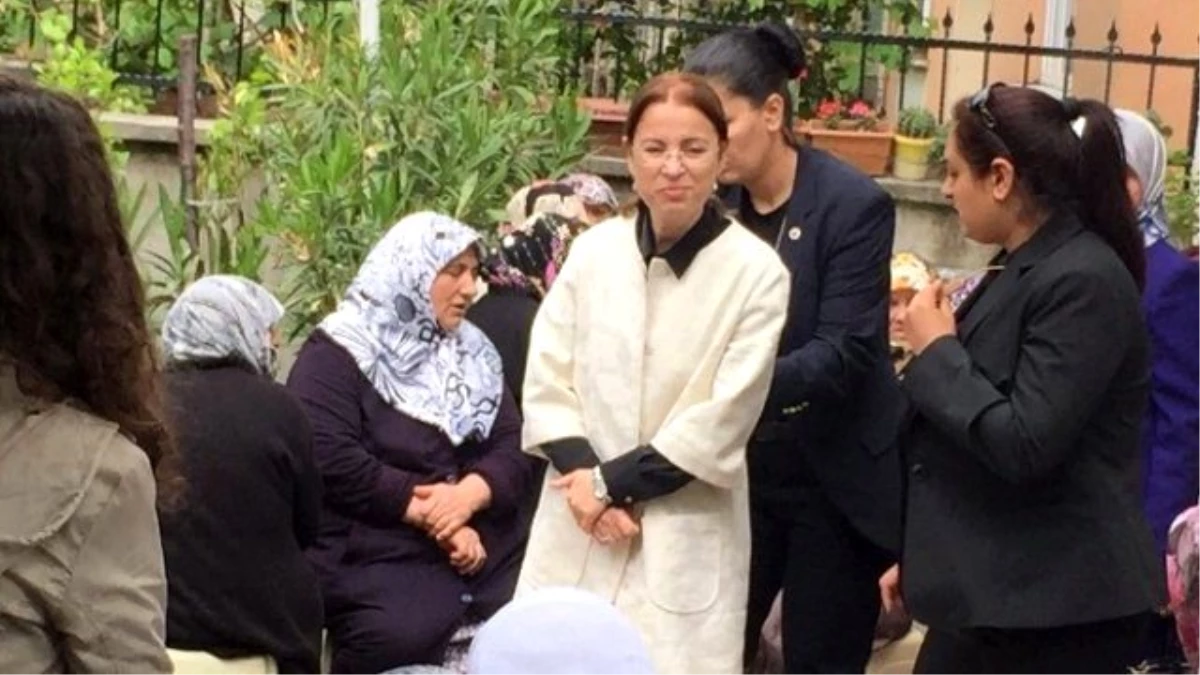 Bakan Ayşenur İslam Gölpazarı\'nda Taziye Evini Ziyaret Etti