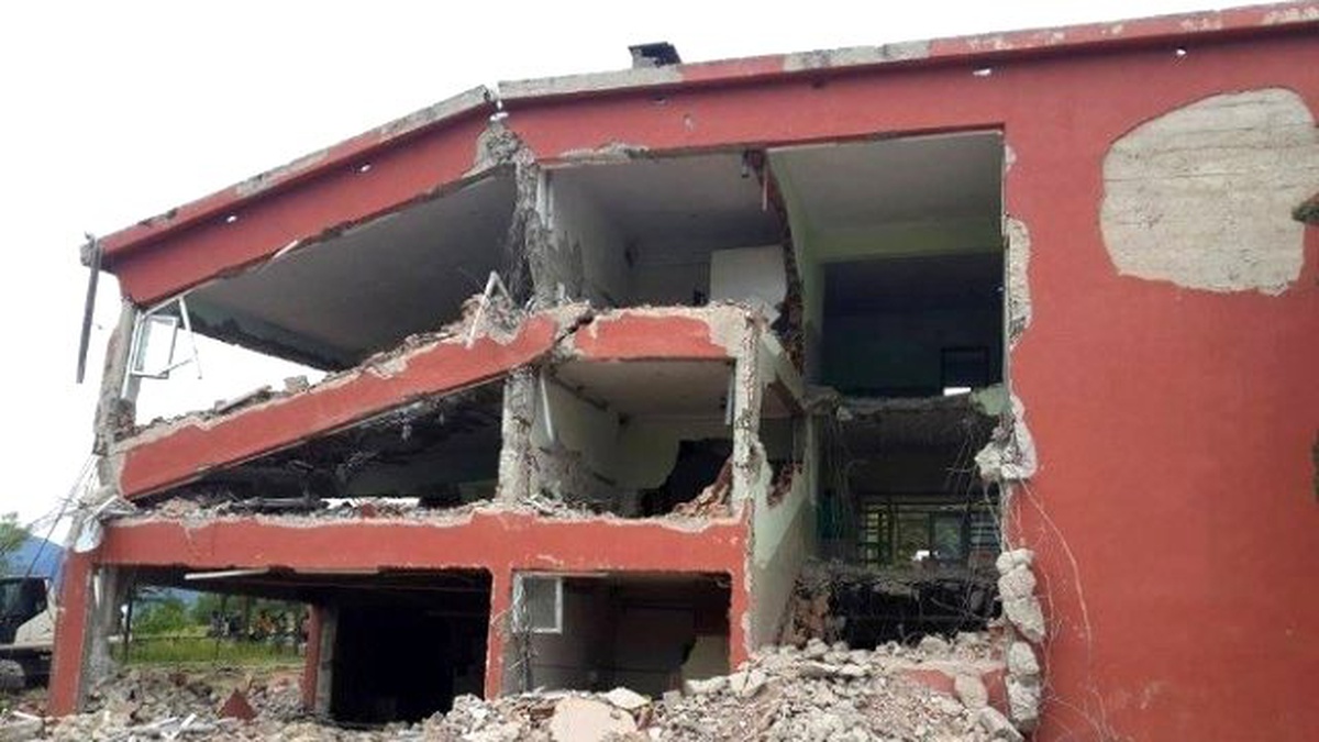 Cevizdere İlköğretim Okulu\'nun Yıkımına Başlandı