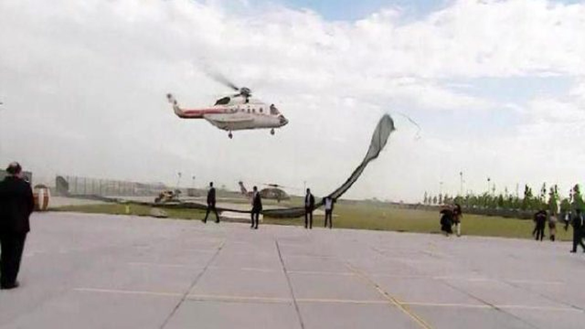 Cumhurbaşkanı Erdoğan\'ı Taşıyan Helikopter Yerdeki Bezi Havalandırınca İnmekten Vazgeçti