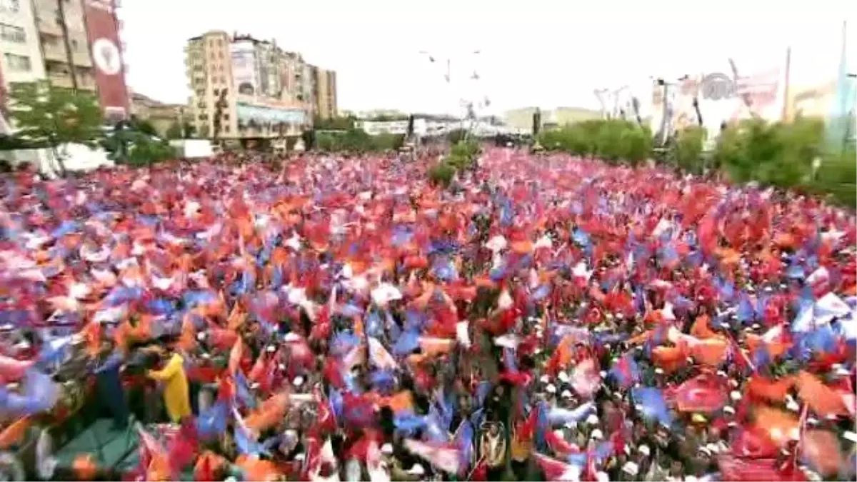 Davutoğlu: "81 Vilayete Gidemeyenler Gelip Ankara\'da Başkente Hitap Edemezler"