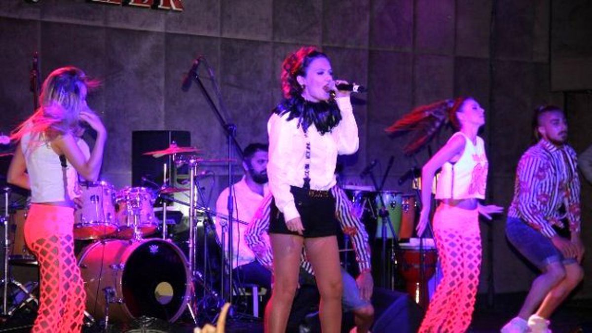 Demet Akalın Bursa\'yı Salladı