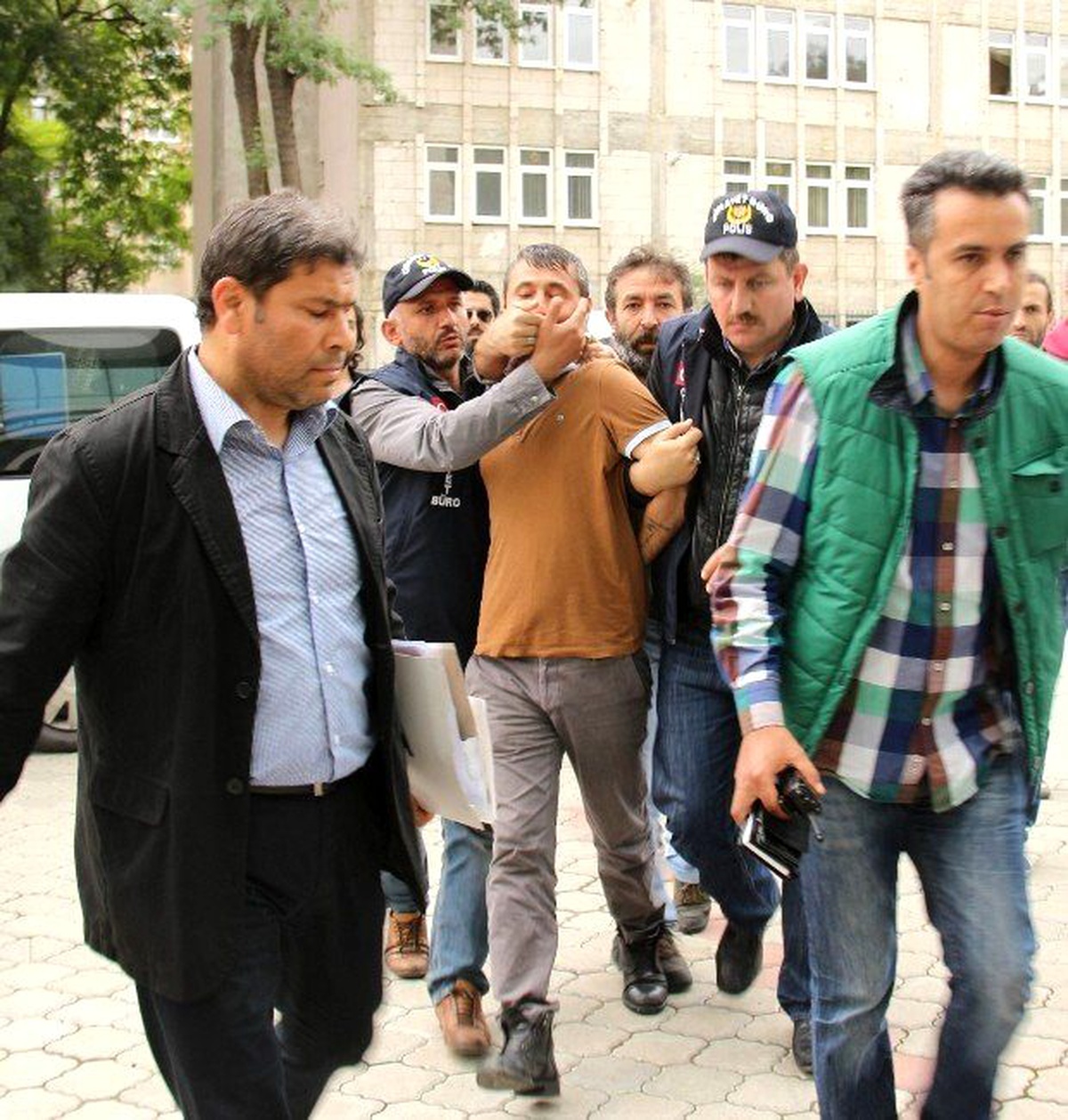 Doktor Furtun\'un Katil Zanlısı Adliyede