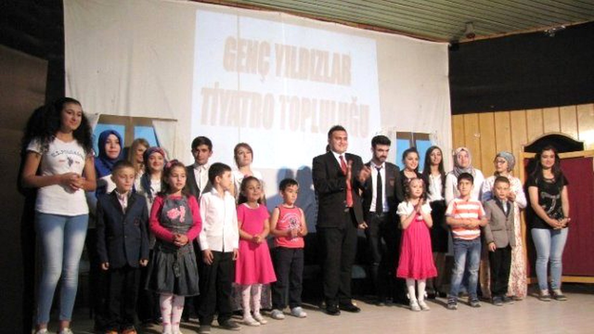Hisarcık\'ta Öğrencilerin \'Aile ve Çocuk İlişkileri\' Konulu Tiyatro Gösterisi