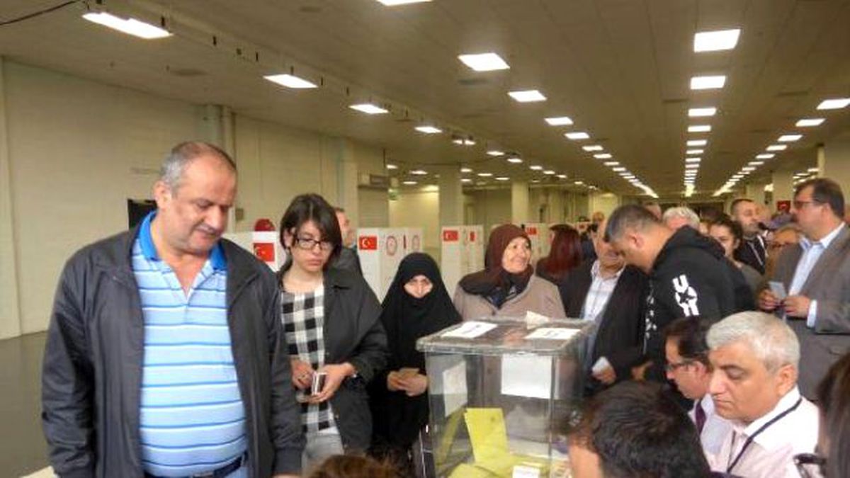 İngiltere ve İskoçya\'da Türk Seçmenler Sandık Başında