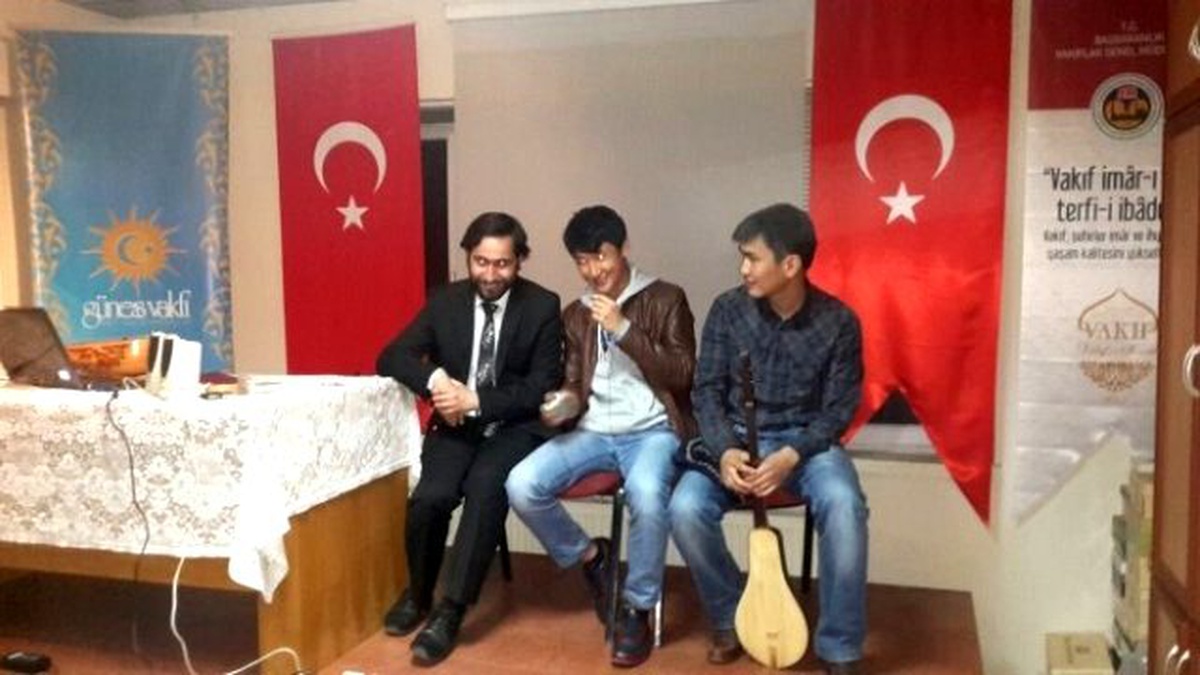 İpek,"Kazak Türklerinde Dombıra Çalamayana Kız Verilmezdi"