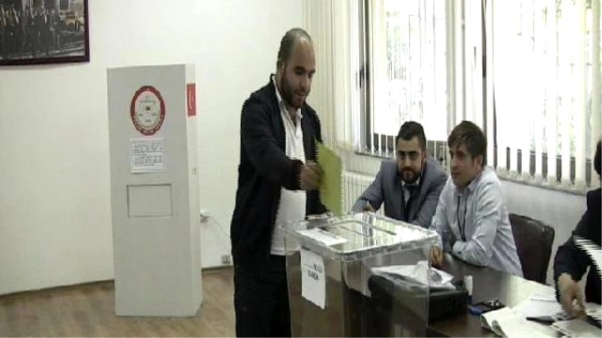 Makedonya\'da Türk Seçmenler Sandık Başında