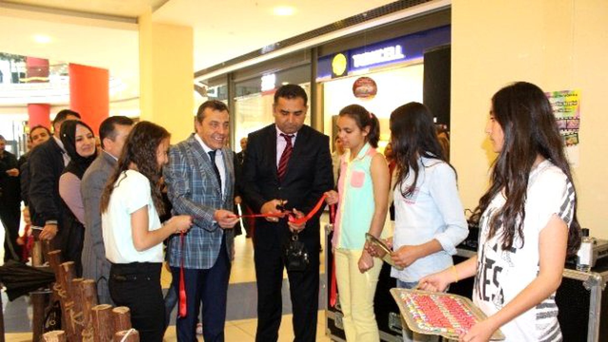 Melek Yerli\'nin Öğrencileri Resim Sergisi Açtı
